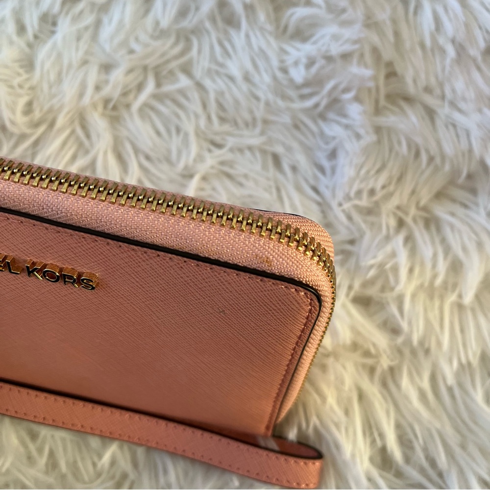 LAST DAY TO PURCHASE! Michael Kors Pink Wallet Zip Wristlet - Picture 4 of 10